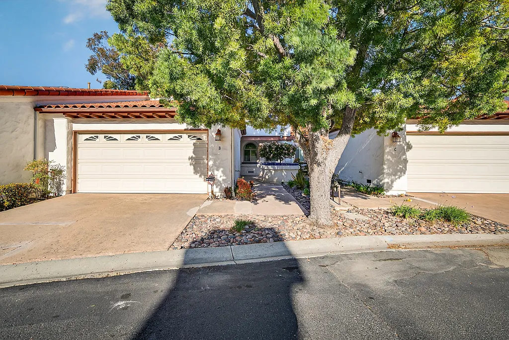 4 bed, 1939 sqft, $5,750 — Photo 1