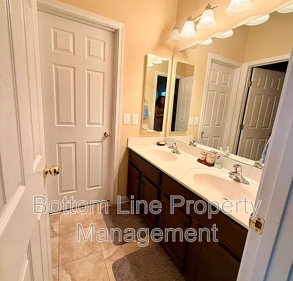 8045 Talcott Dr — Photo 37