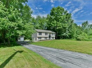 25 Riverside Dr, Webster, MA 01570
