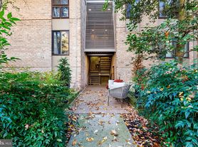 110 Cross Keys Rd, Baltimore, MD