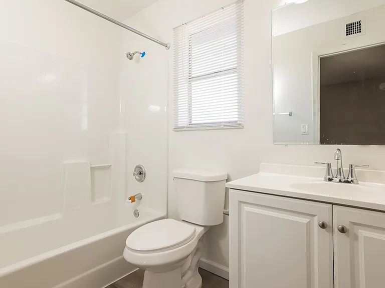 1420 E Topeka Dr — Photo 19
