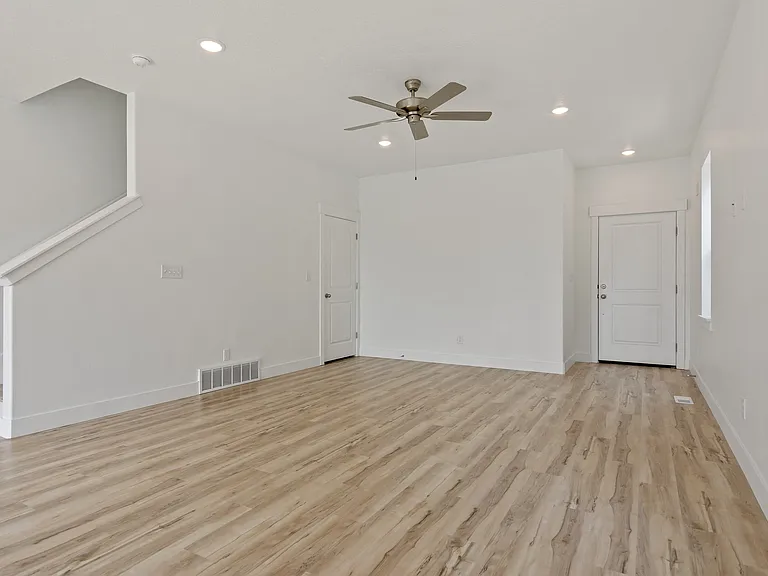 1288 Pamela St — Photo 5