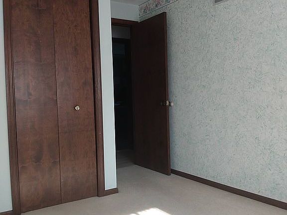 3rd image of 6011 N Gilles Rd