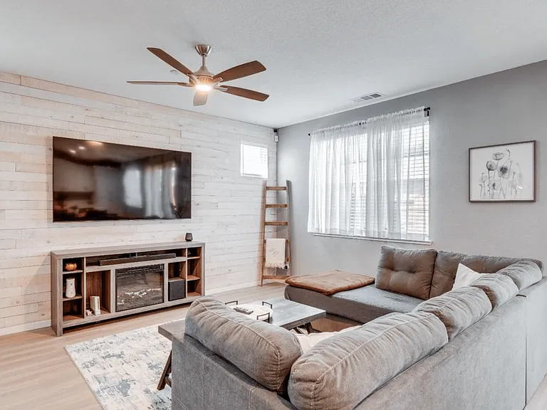 1303 Niemann St — Photo 6