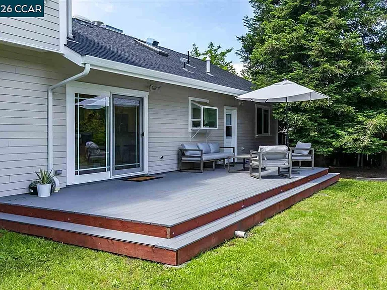 2860 Buena Vista Ave — Photo 2