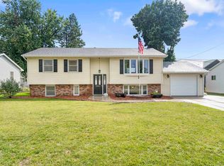 703 11th Ave SE, Dyersville, IA 52040