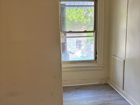 3rd image of 524 E Lincoln Hwy APT 3F