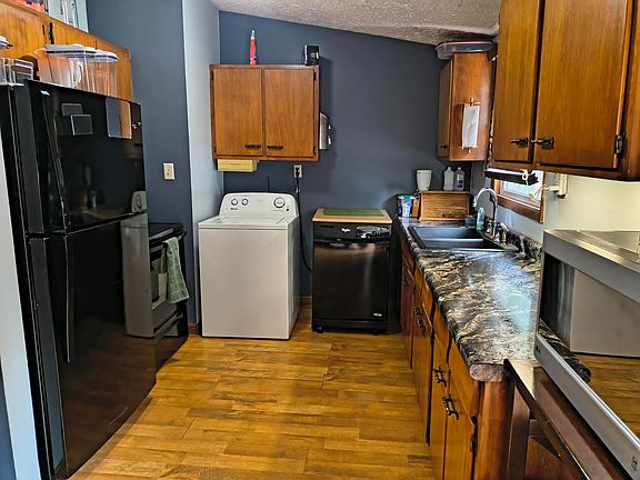 4th image of 335 E Farming St