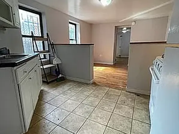 155 Hancock Street image 3 of 14