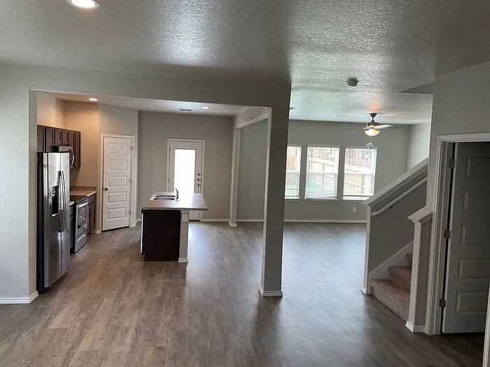 4 bed, 2.5 bath, 1903 sqft, $1,750 — Photo 4