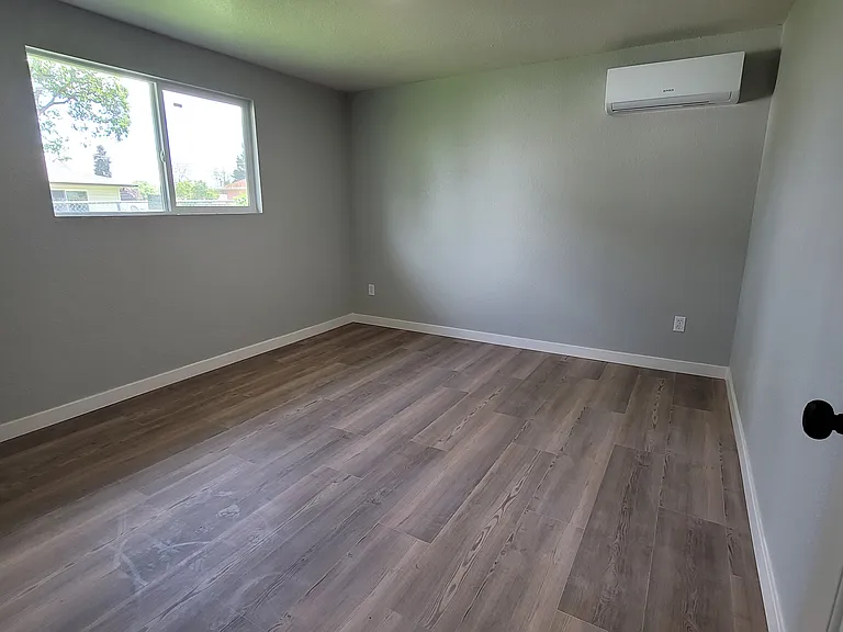 580 Manor Way — Photo 2