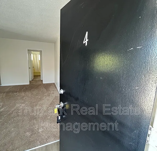 1811 Huntington Dr #4 — Photo 6