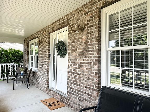 3rd image of 1205 Eagle Bluff Dr