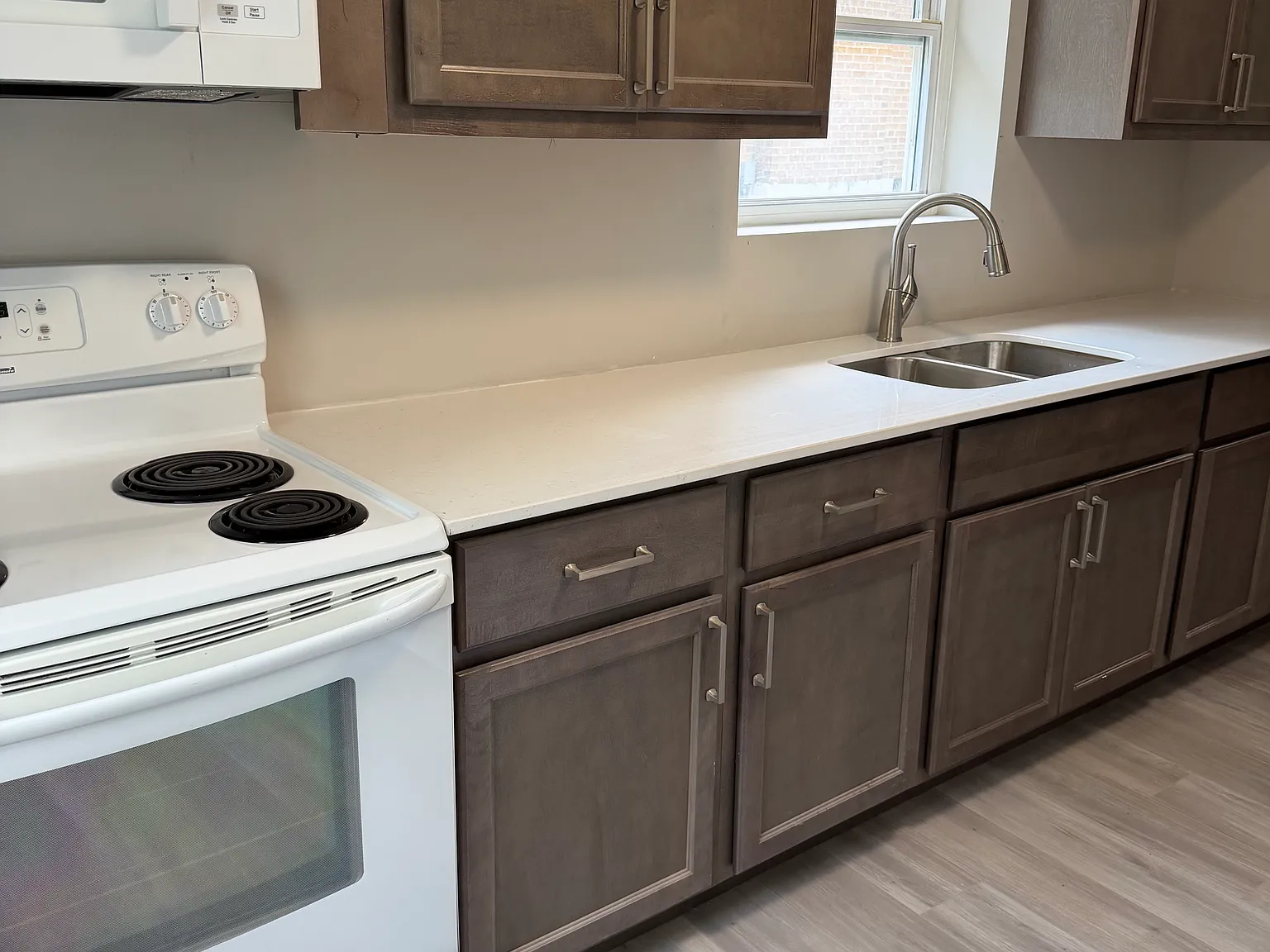 3 bed, 1.5 bath, 1089 sqft, $1,700 — Photo 3