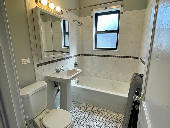 4th image of 5007 N Ashland Ave APT 1E
