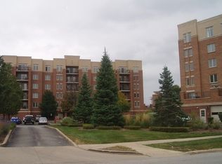 635 Perrie Dr APT 303-2, Elk Grove Village, IL 60007