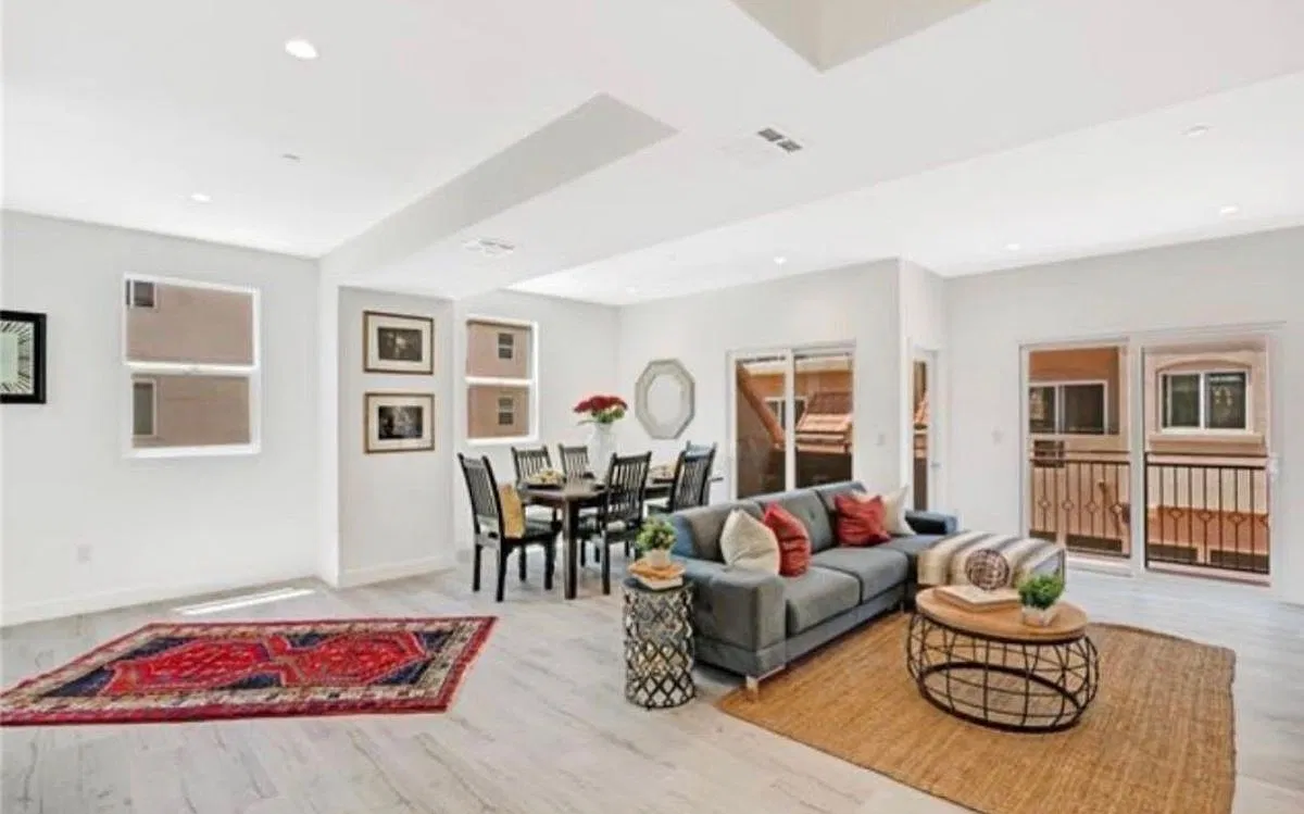 3 bed, 4.0 bath, 1536 sqft, $3,700 — Photo 3