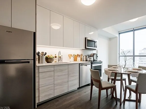 60 Frederick St #1008, Kitchener, ON N2H 0C7