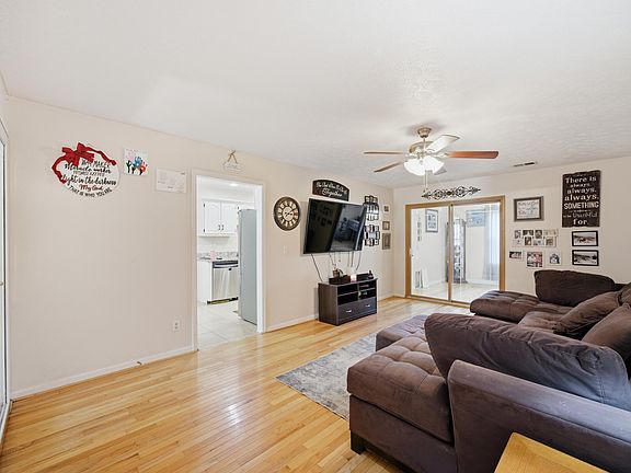 5th image of 111 Christ St