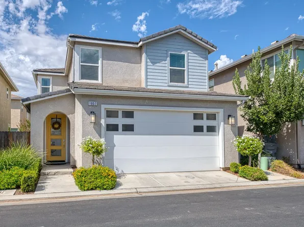 1957 Kelly Ln, Clovis, CA 93611