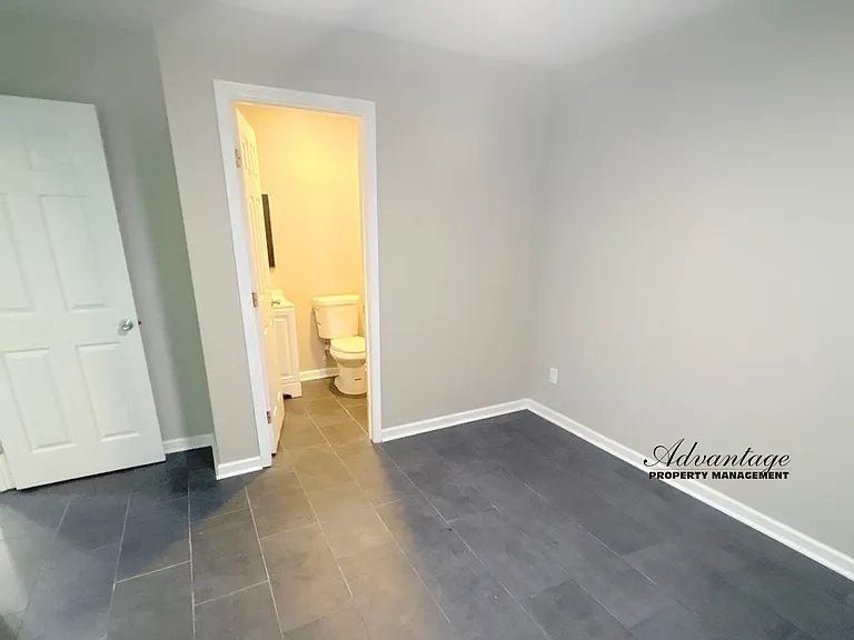 2967 Forest Ave — Photo 16