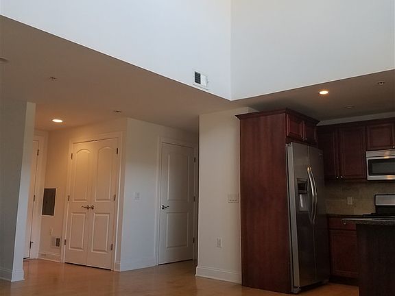 5th image of 769 Montgomery St #219