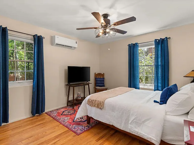 700 Don Gaspar Ave #3 — Photo 44