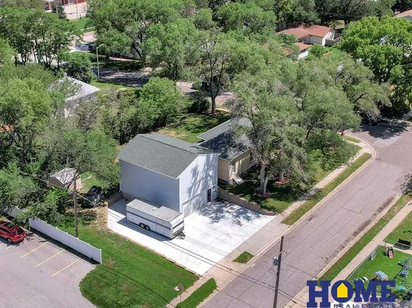1306 Knox St, Lincoln, NE 68521