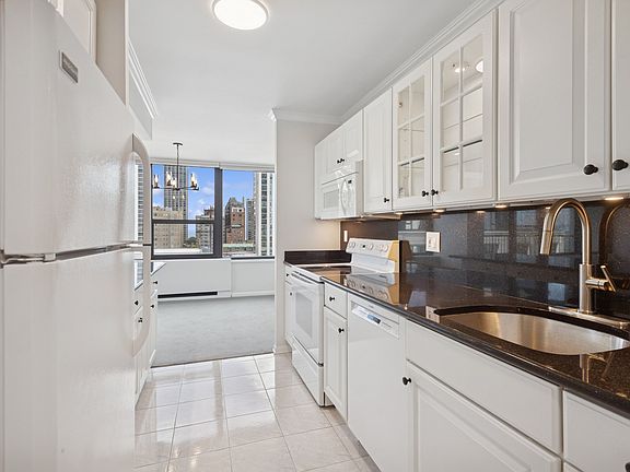 4th image of 1560 N Sandburg Ter APT 1412