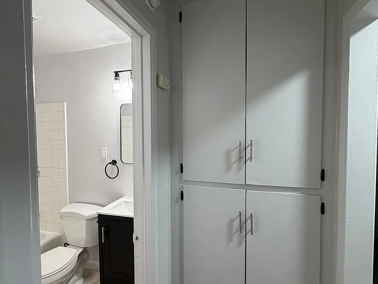 1207 W 39th Pl — Photo 13