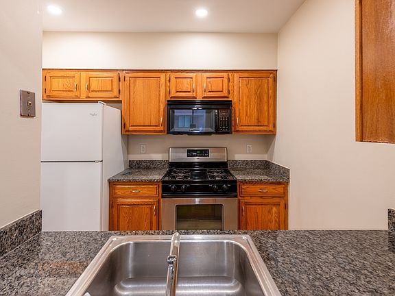 4th image of 147 Kelton St APT 305