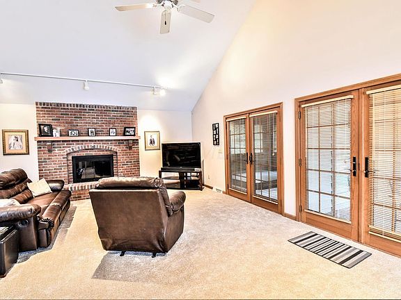 5th image of 142 Denison Dr