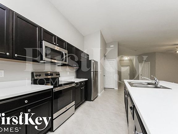 5th image of 797 SW Hillsboro Cir