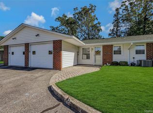 4 Guilford Ct UNIT C, Ridge, NY 11961