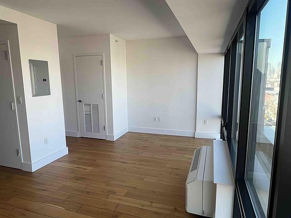 5th image of 504 Myrtle Ave APT 8B