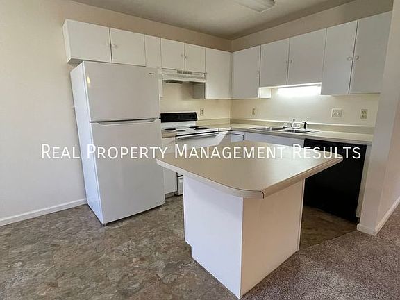 5th image of 1015 23rd St APT 203