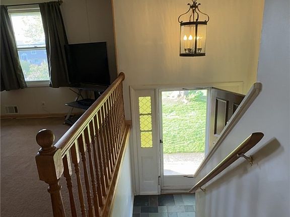 3rd image of 330 Buck Hill Rd