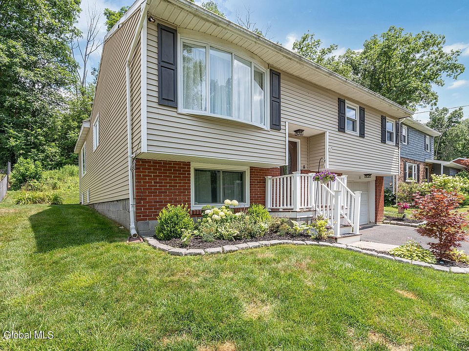 1st image of 8 Normanside Drive