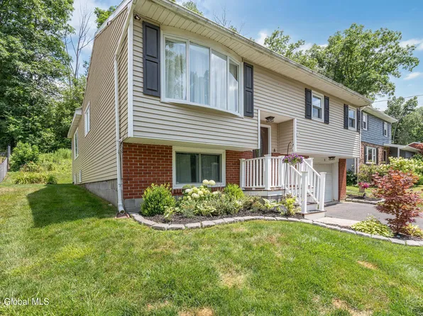 8 Normanside Drive, Albany, NY 12208