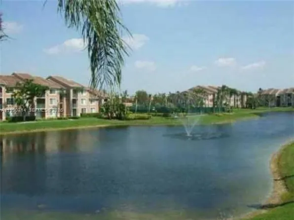 12154 Saint Andrews Pl APT 208, Hollywood, FL 33025