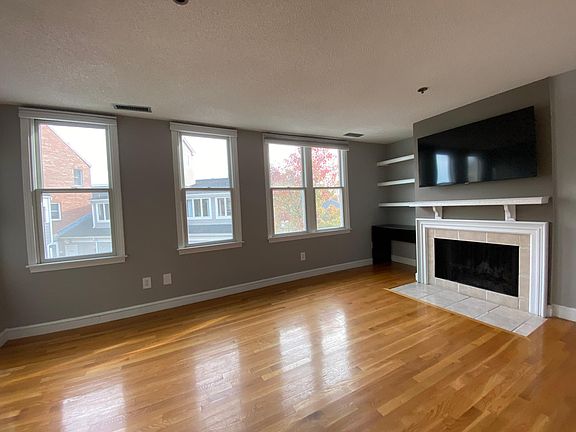 3rd image of 74A Wharf St