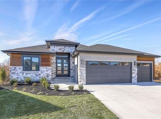 916 Savannah Ln, Greenwood, MO 64034