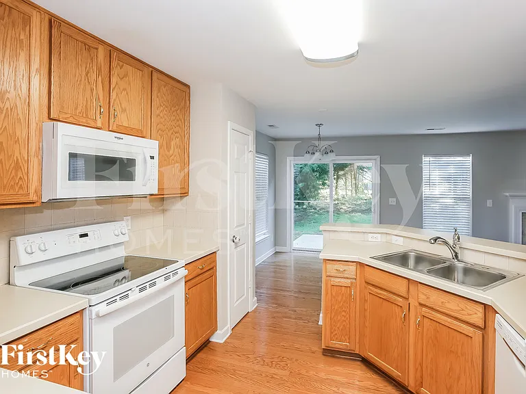 1011 Bridleside Dr — Photo 7