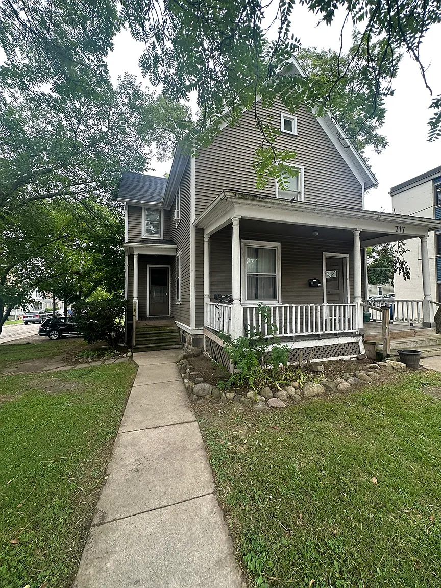 717 N Main St photo 1