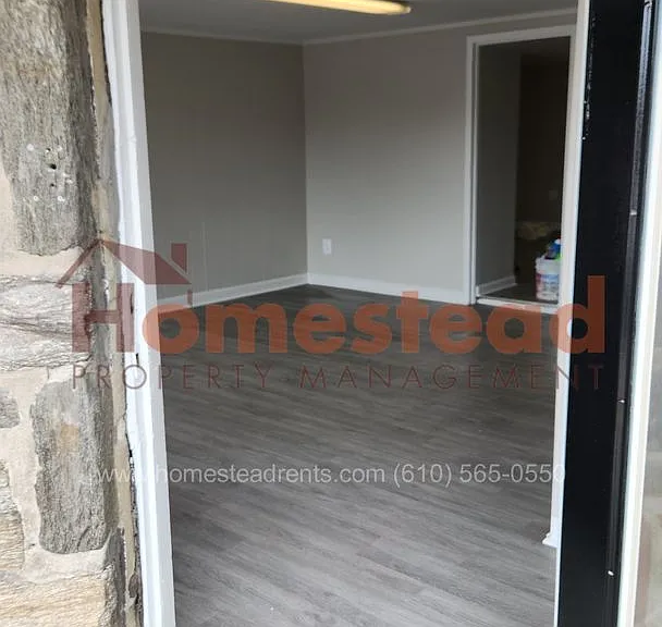 121 Long Ln — Photo 3