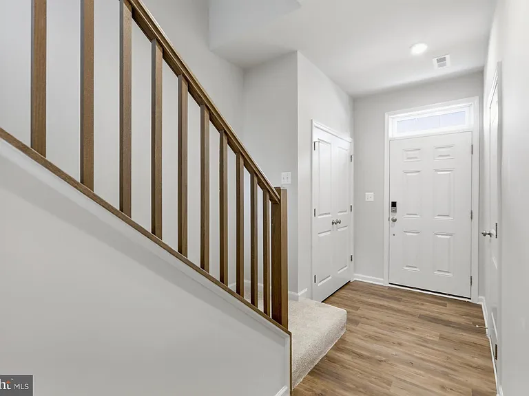 241 Monteith Dr — Photo 3