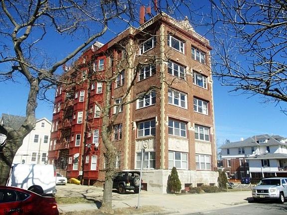 4th image of 3501 Ventnor Ave #D3-403