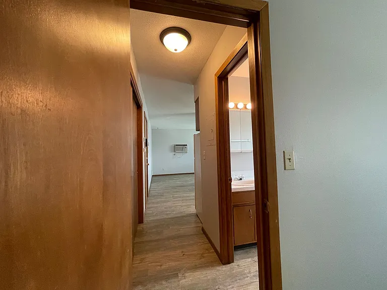 409 — Photo 8