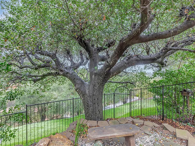 16101 Matilija Dr — Photo 29