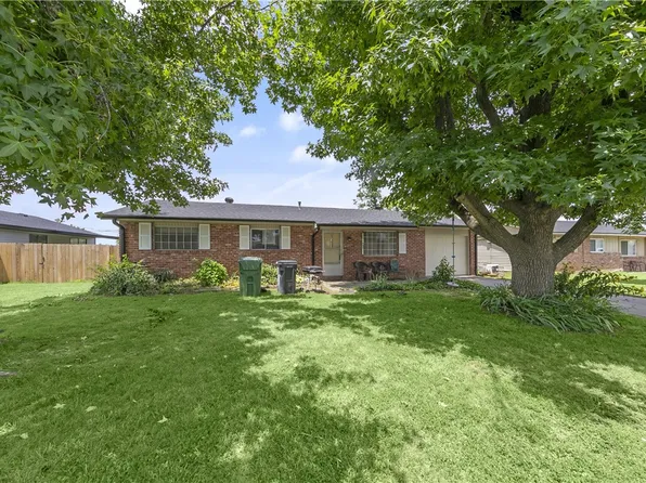 904 N 13th Pl, Rogers, AR 72756